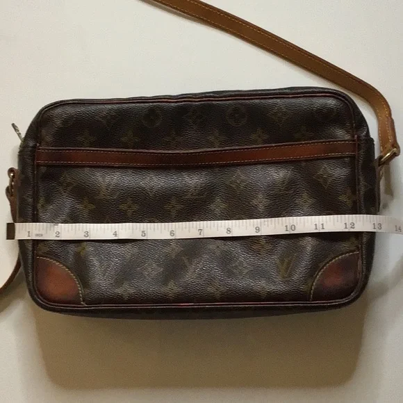 Louis Vuitton - Picture 7 of 8